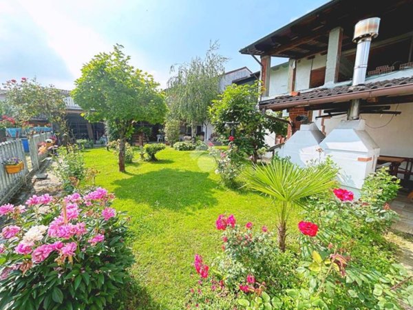 casa indipendente in vendita ad Alessandria in zona Lobbi