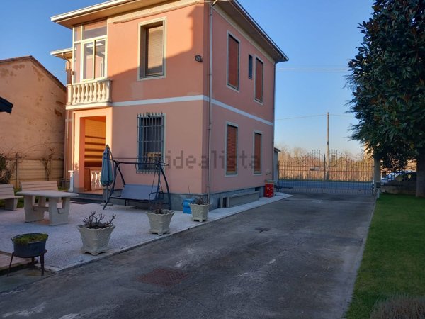 casa indipendente in vendita ad Alessandria in zona San Giuliano Vecchio