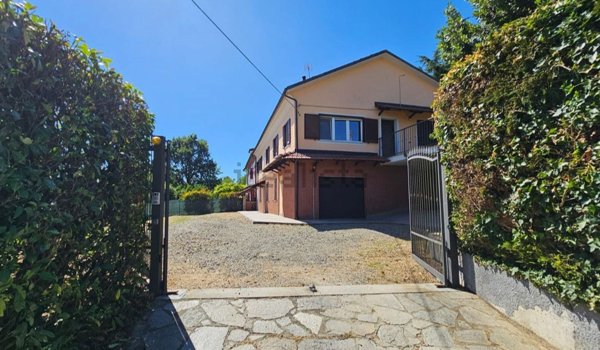 casa indipendente in vendita ad Alessandria in zona Valle San Bartolomeo