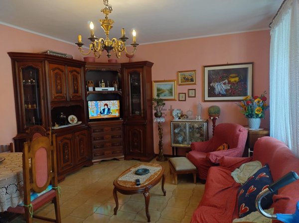 casa indipendente in vendita ad Alessandria in zona Orti