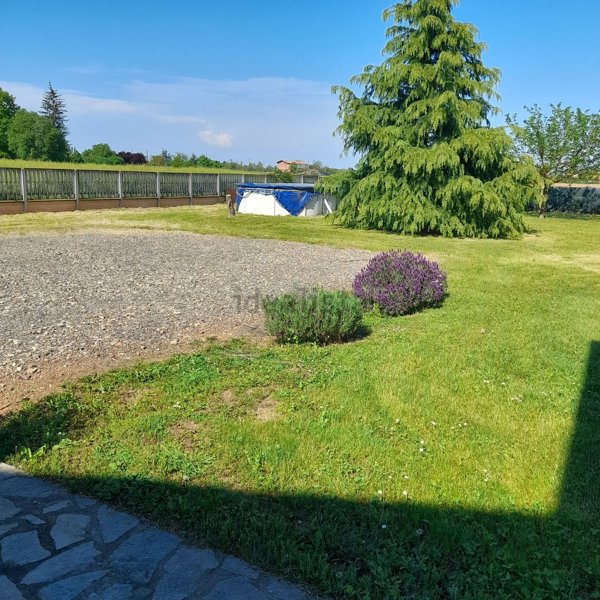 casa indipendente in vendita ad Alessandria in zona Mandrogne