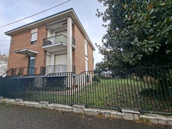 casa indipendente in vendita ad Alessandria in zona Spinetta Marengo