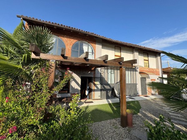 casa indipendente in vendita ad Alessandria in zona Litta Parodi