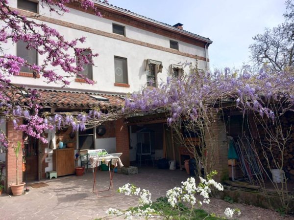 casa indipendente in vendita ad Alessandria in zona Valle San Bartolomeo