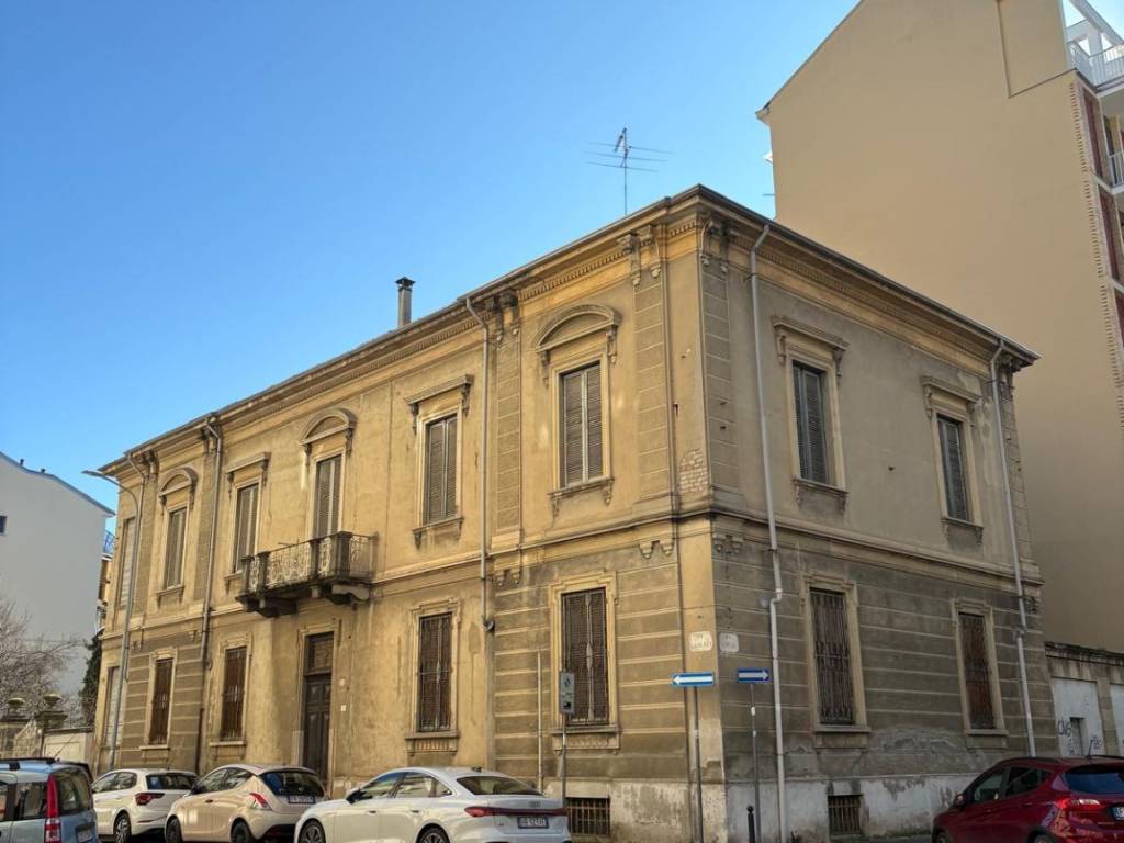 intera palazzina in vendita ad Alessandria in zona zona Pista