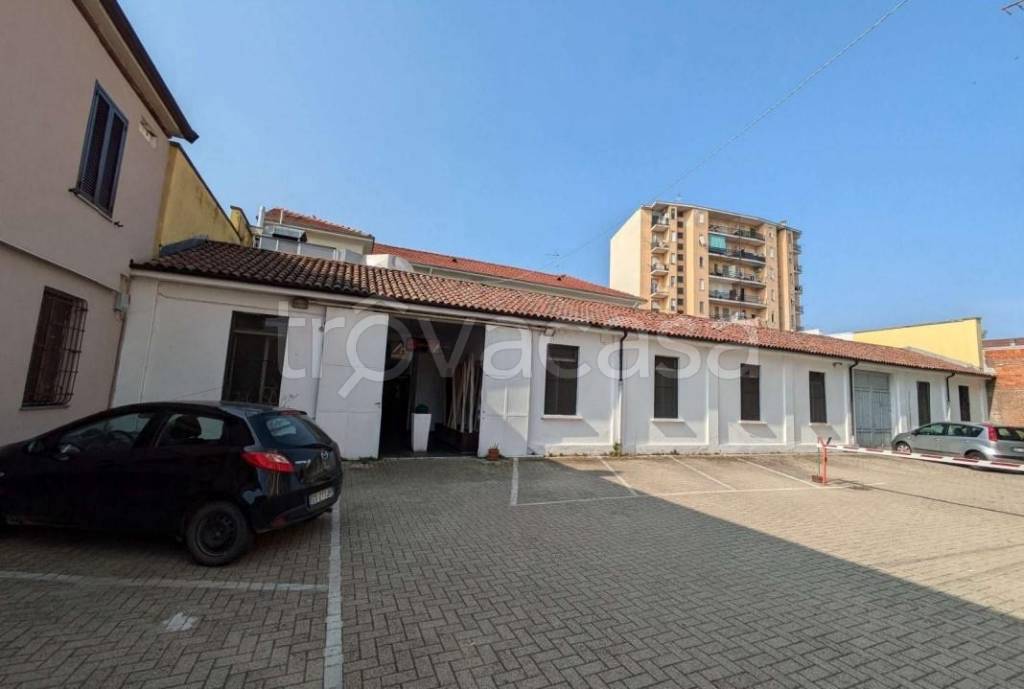 negozio in vendita ad Alessandria in zona Orti