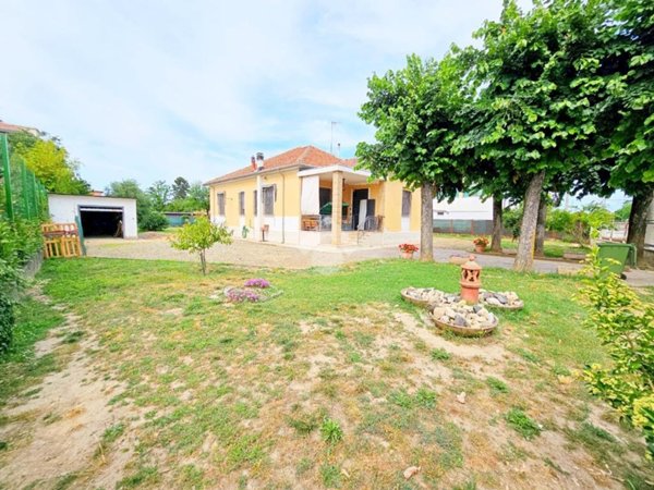 casa indipendente in vendita ad Alessandria in zona Centro Città