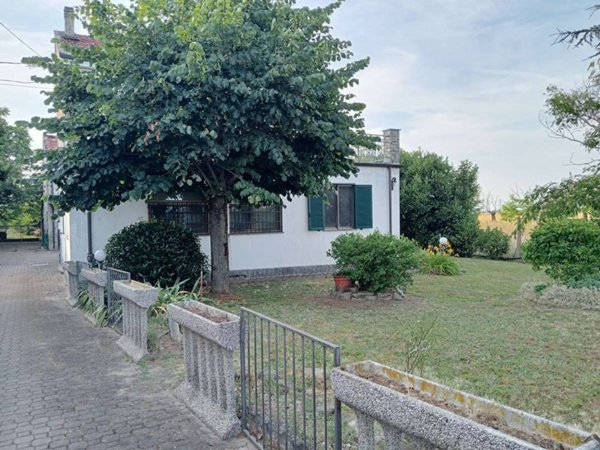 casa indipendente in vendita ad Alessandria in zona San Giuliano Vecchio