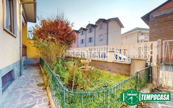 casa indipendente in vendita ad Alessandria in zona Orti