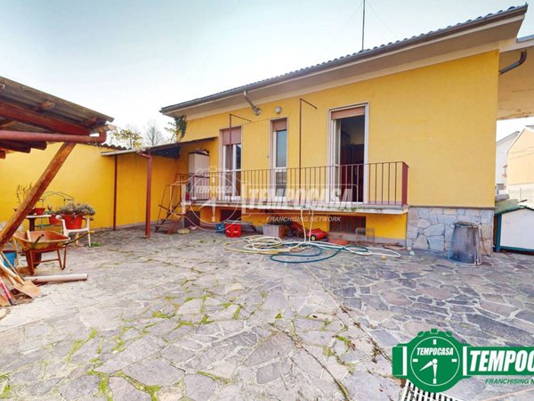 casa indipendente in vendita ad Alessandria in zona Orti