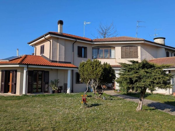 casa indipendente in vendita ad Alessandria in zona Cascinagrossa