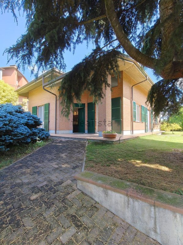 casa indipendente in vendita ad Alessandria in zona Casalbagliano