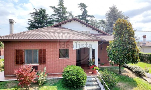 casa indipendente in vendita ad Alessandria in zona San Giuliano Vecchio