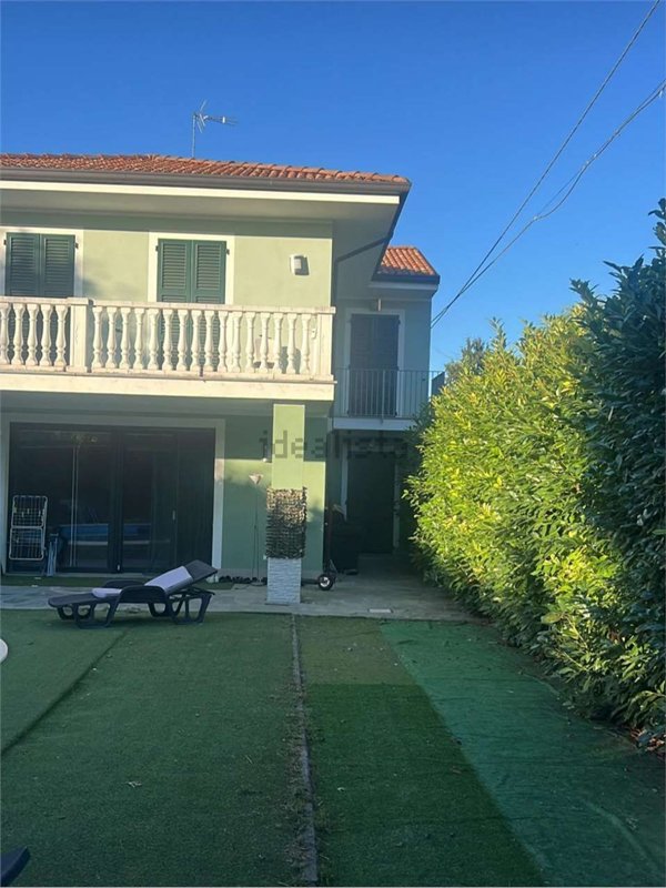 casa indipendente in vendita ad Alessandria in zona Orti