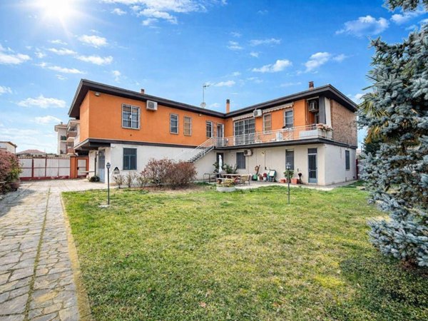 casa indipendente in vendita ad Alessandria in zona Orti