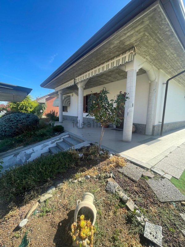 casa indipendente in vendita ad Alessandria in zona Spinetta Marengo