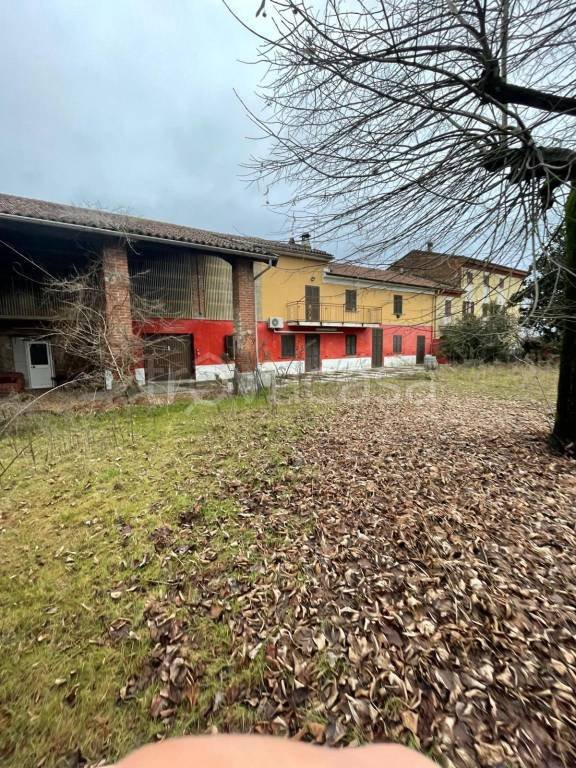 casa indipendente in vendita ad Alessandria in zona Casalbagliano