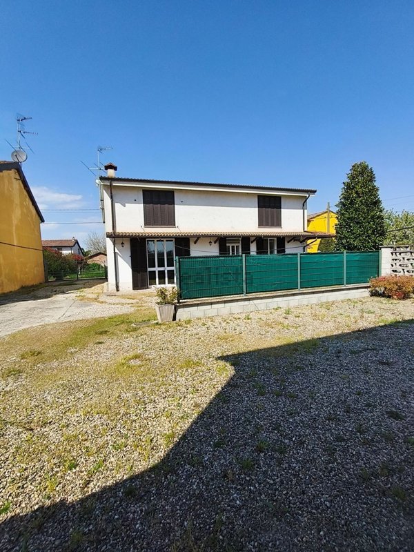 casa indipendente in vendita ad Alessandria in zona San Giuliano Nuovo