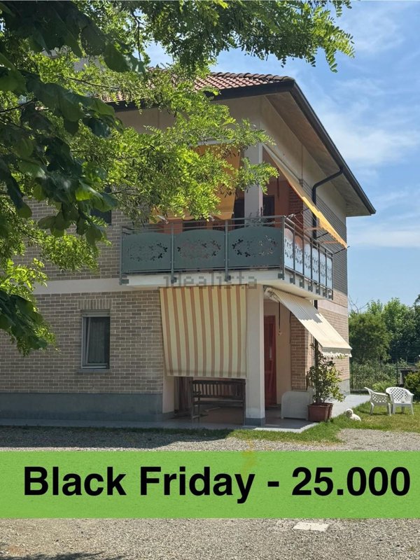 casa indipendente in vendita ad Alessandria in zona Orti