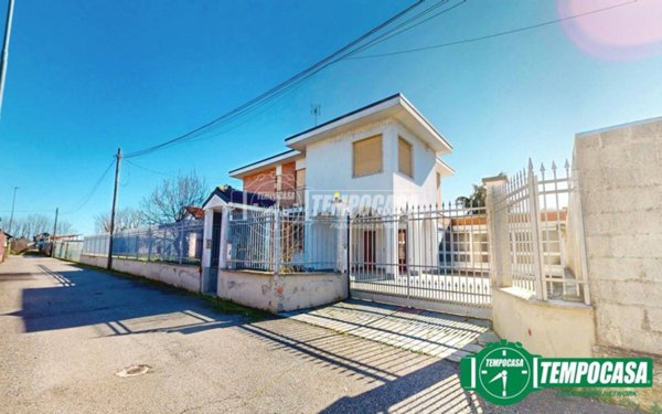 casa indipendente in vendita ad Alessandria in zona San Michele
