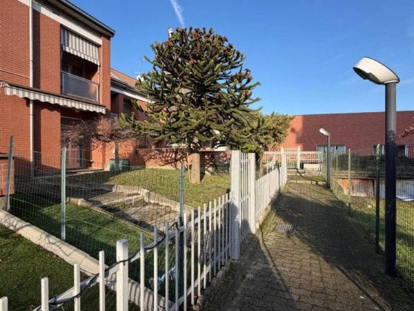 casa indipendente in vendita ad Alessandria in zona zona Pista