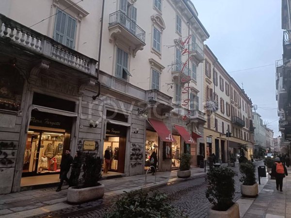negozio in vendita ad Alessandria