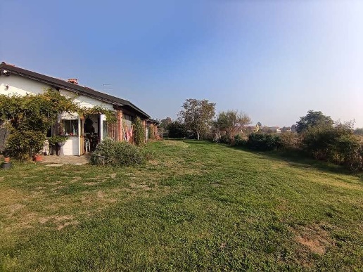 casa indipendente in vendita ad Alessandria in zona Castelceriolo