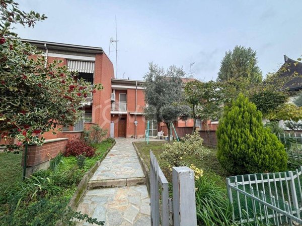 casa indipendente in vendita ad Alessandria in zona zona Pista