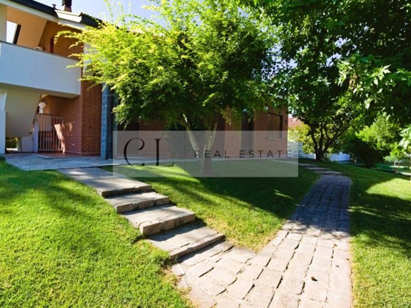 casa indipendente in vendita ad Alessandria in zona Cantalupo