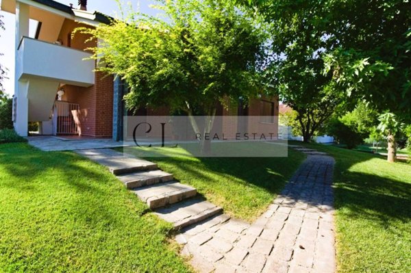 casa indipendente in vendita ad Alessandria in zona Cantalupo