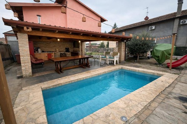 casa indipendente in vendita ad Alessandria in zona Casalbagliano