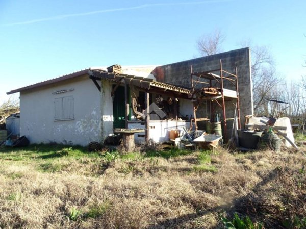 casa indipendente in vendita ad Alessandria in zona Valle San Bartolomeo