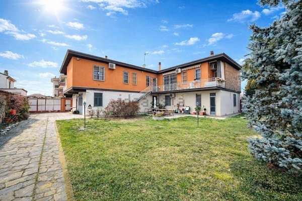casa indipendente in vendita ad Alessandria in zona Orti