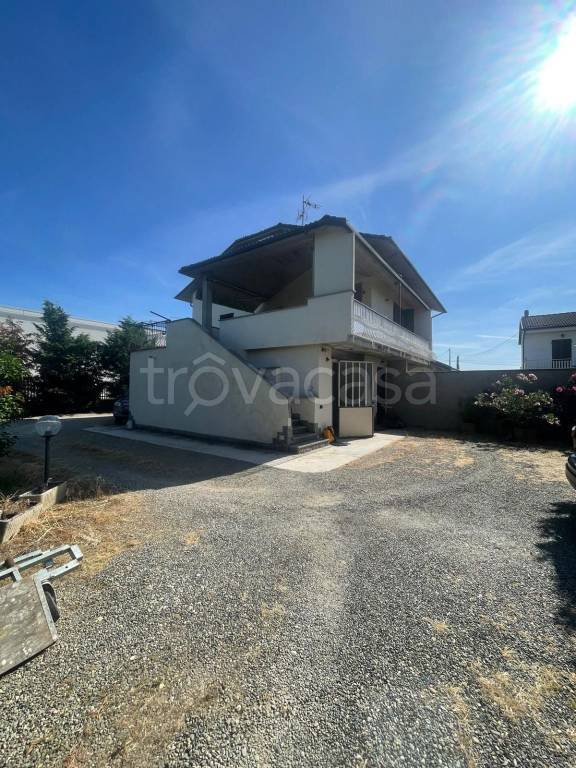 casa indipendente in vendita ad Alessandria in zona Cascinagrossa