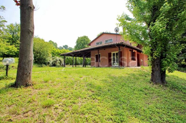 casa indipendente in vendita ad Alessandria in zona Valle San Bartolomeo