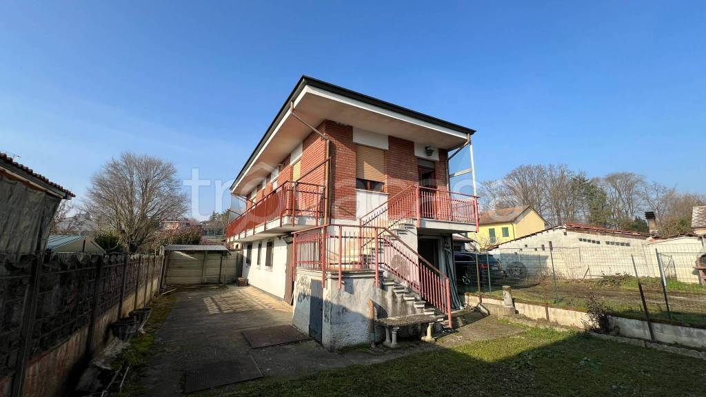 casa indipendente in vendita ad Alessandria in zona Valmadonna