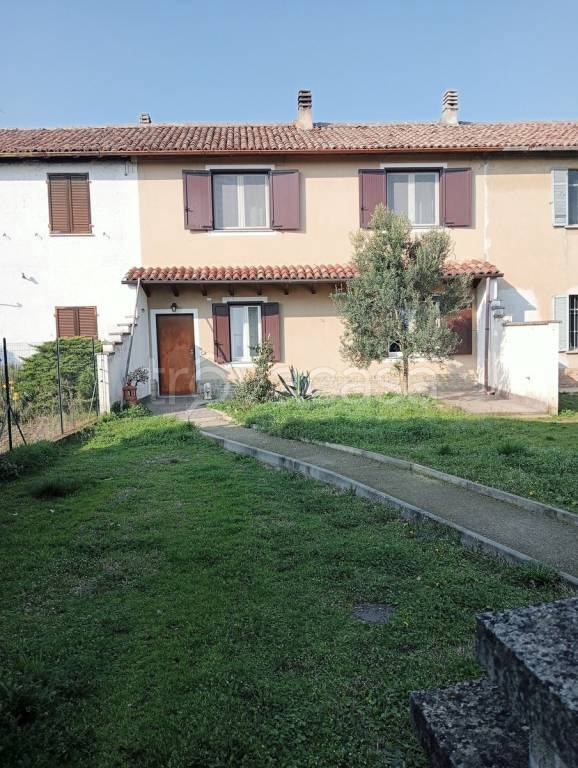 casa indipendente in vendita ad Alessandria in zona Mandrogne