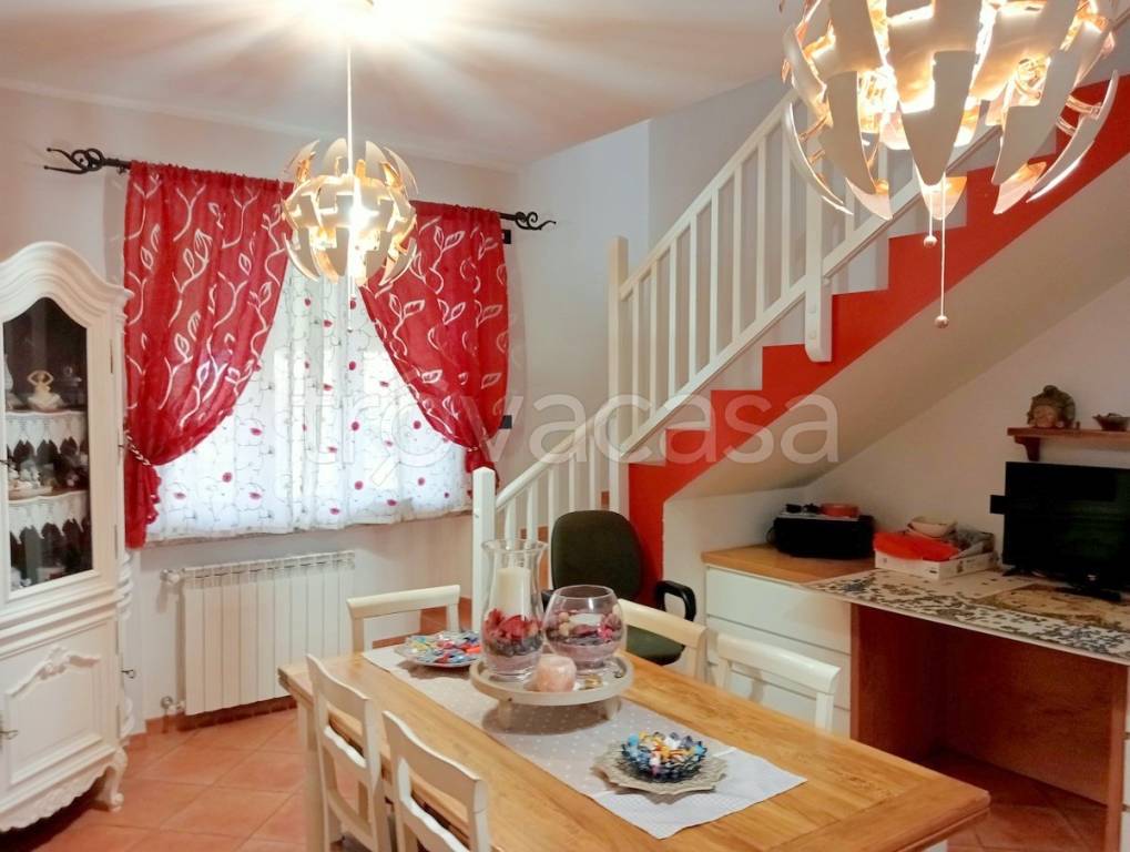 casa indipendente in vendita ad Alessandria in zona Mandrogne