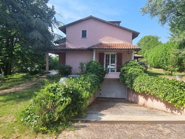 casa indipendente in vendita ad Alessandria in zona Valle San Bartolomeo