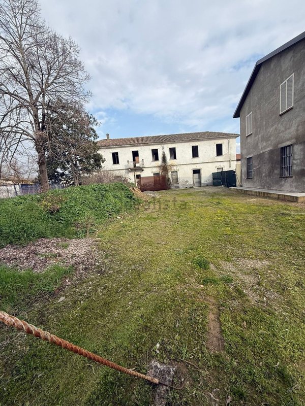 casa indipendente in vendita ad Alessandria in zona Litta Parodi