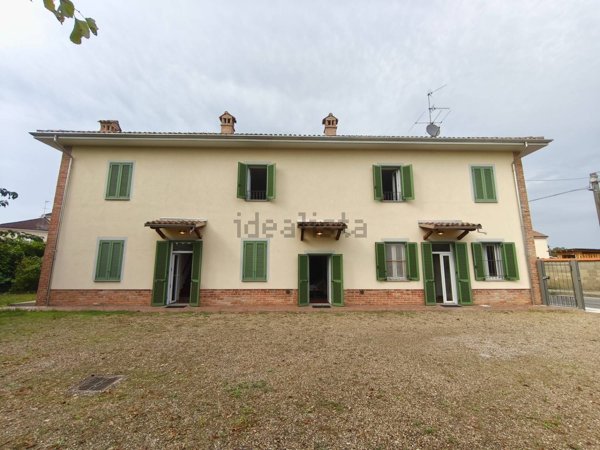 casa indipendente in vendita ad Alessandria in zona Mandrogne