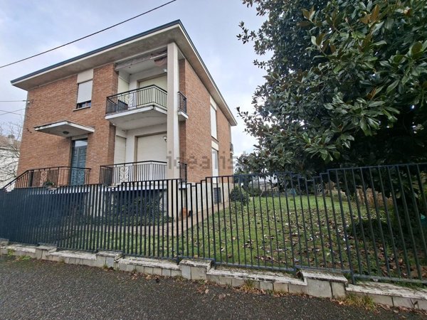 casa indipendente in vendita ad Alessandria in zona Spinetta Marengo
