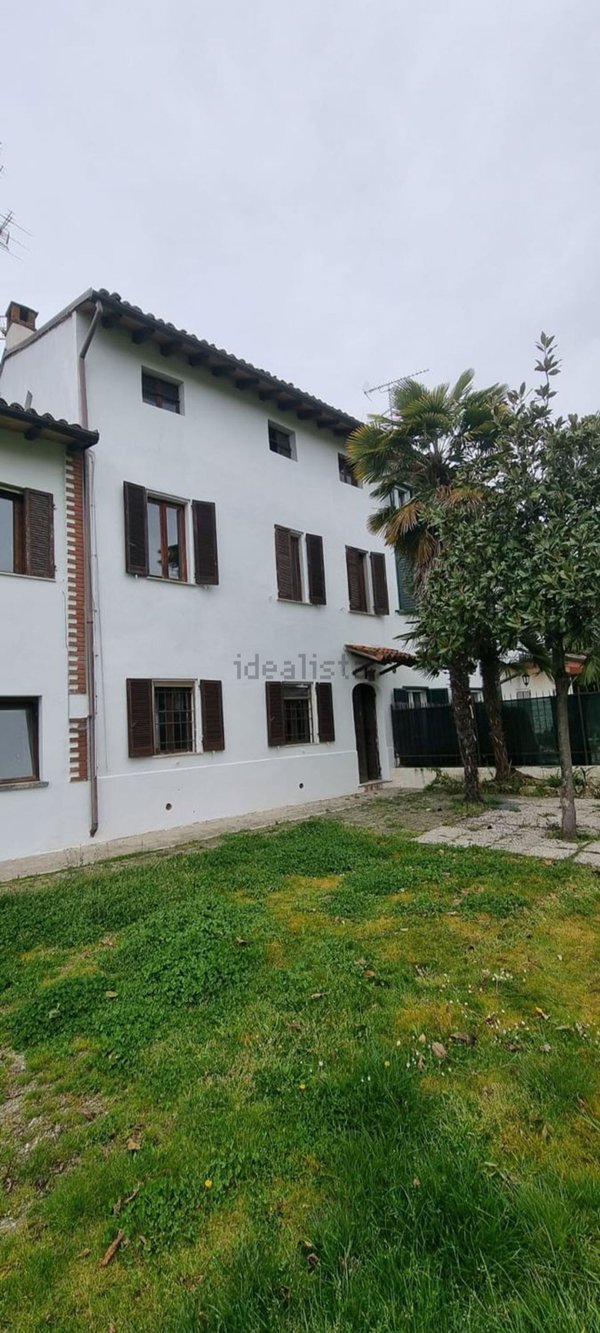 casa semindipendente in vendita ad Alessandria in zona Valle San Bartolomeo