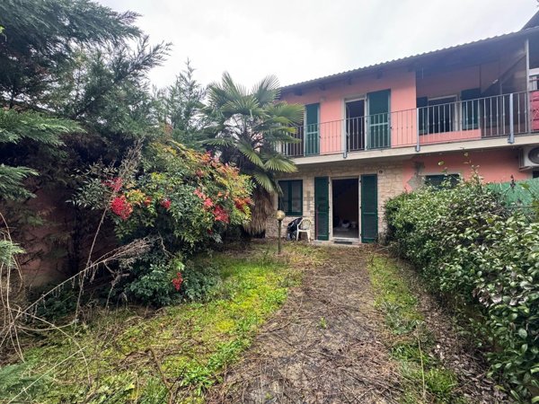 casa indipendente in vendita ad Alessandria in zona Valle San Bartolomeo