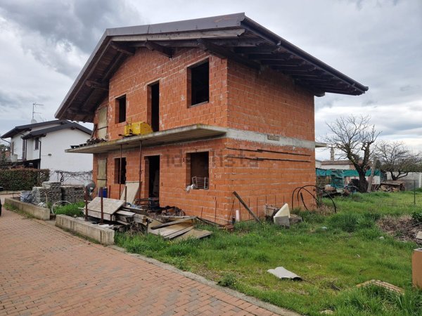 casa indipendente in vendita ad Alessandria in zona San Giuliano Vecchio