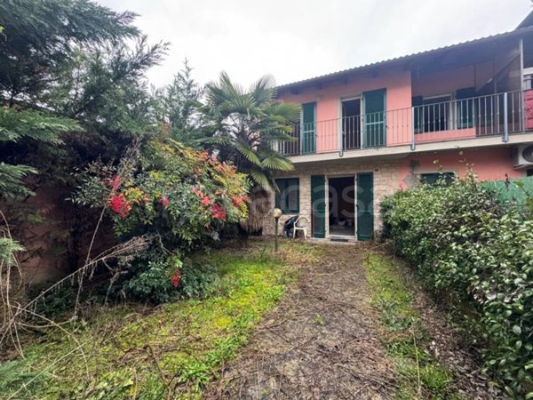 casa indipendente in vendita ad Alessandria in zona Valle San Bartolomeo