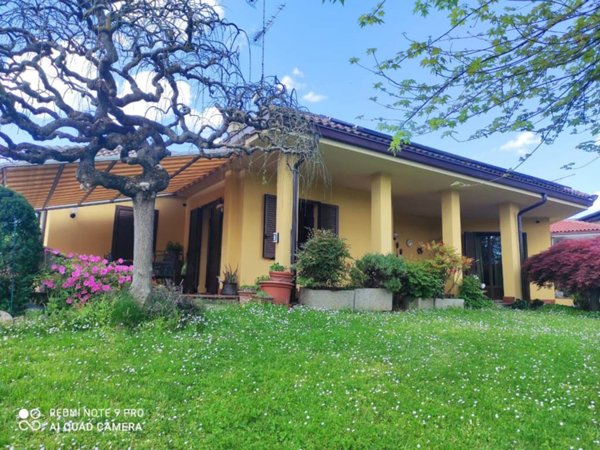 casa indipendente in vendita ad Alessandria in zona Valle San Bartolomeo