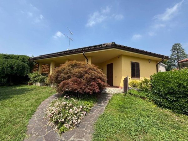 casa indipendente in vendita ad Alessandria in zona Valle San Bartolomeo