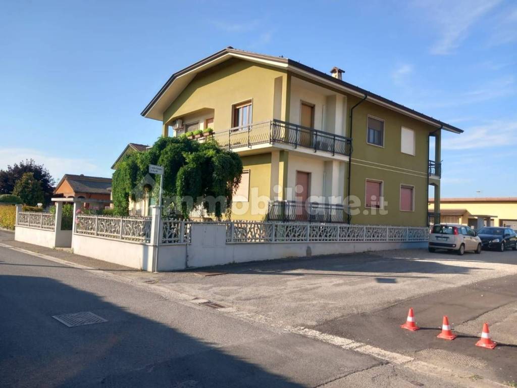 casa indipendente in vendita ad Alessandria in zona Litta Parodi