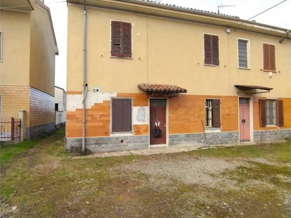 casa indipendente in vendita ad Alessandria in zona Mandrogne